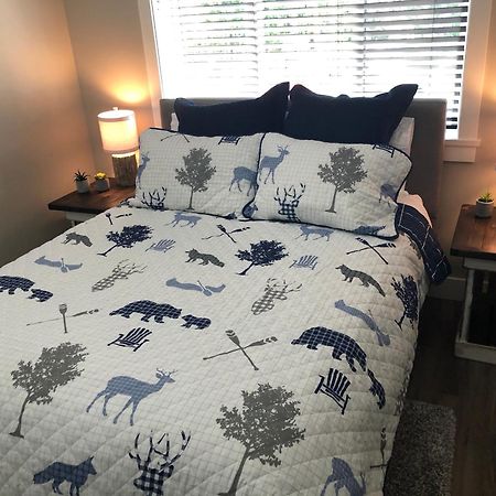 Port Renfrew Vacation Rentals Ruang foto